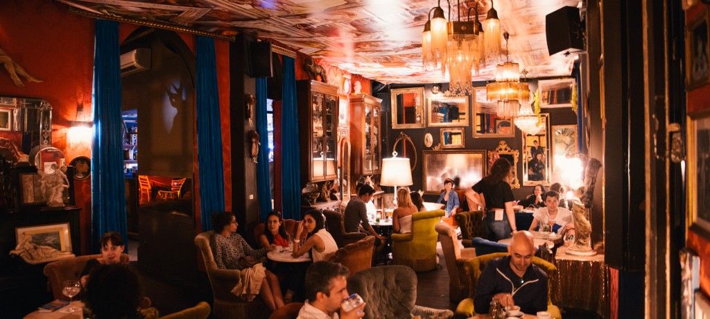Take a trip in the time of old pubs in Lisbon