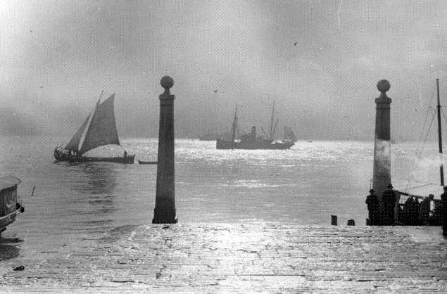 Cais das Colunas in the early 1900s